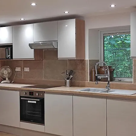 Headingley Hideaway *